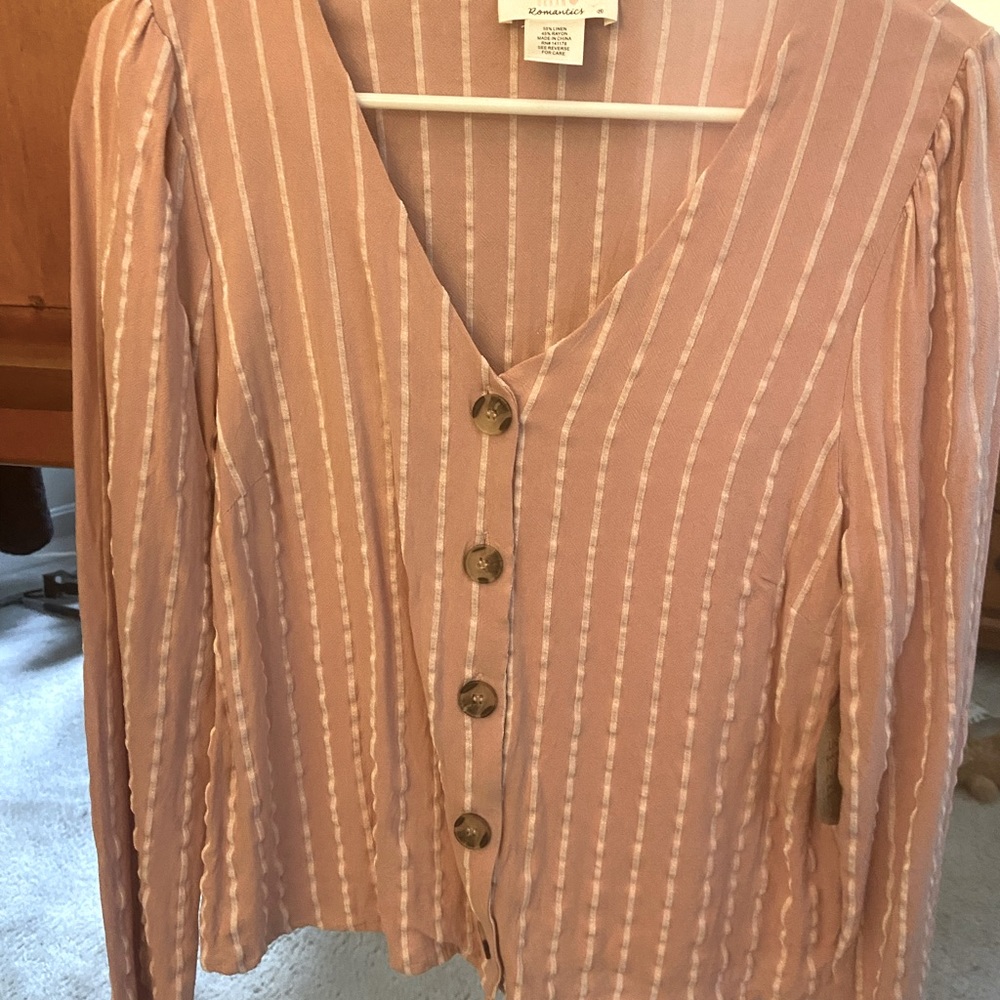 “Urban Romantic” Cute top. Long sleeves. Size M. Light weight.